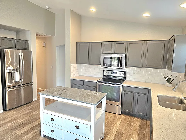 1111 E Chelsea Dr — Photo 4