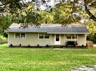 975 N Hurricane Creek Rd, Mc Ewen, TN 37101