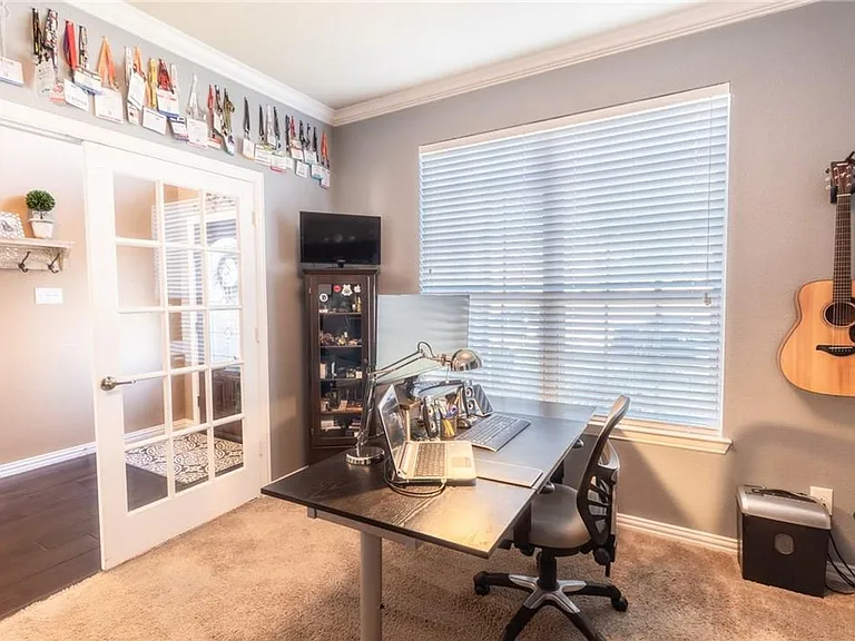 809 Park Place Ln — Photo 4