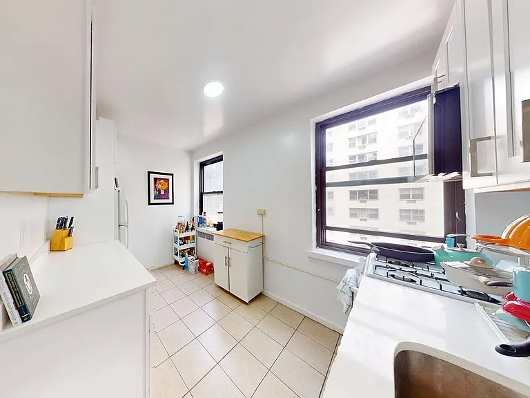 246 E 46th St #6B — Photo 7
