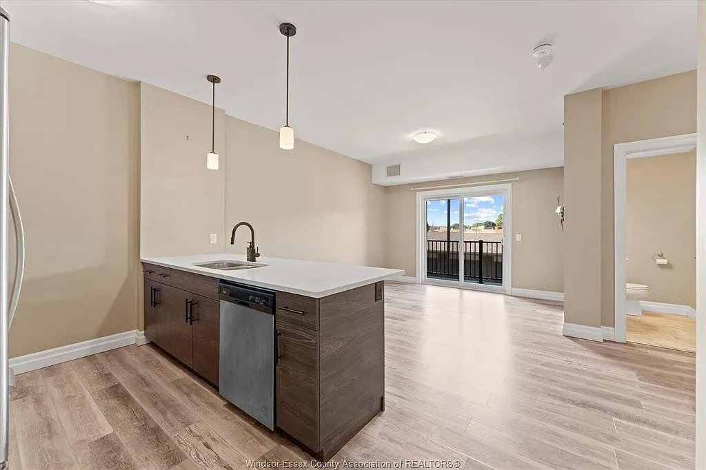 1 bed, 1.5 bath, 895 sqft, $1,950 — Photo 2