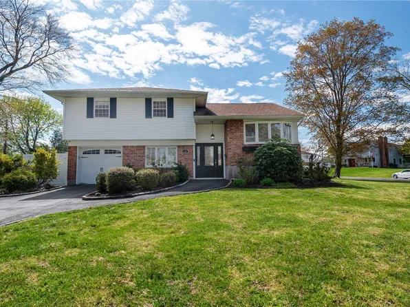11 Brocton Lane, Kings Park, NY 11754