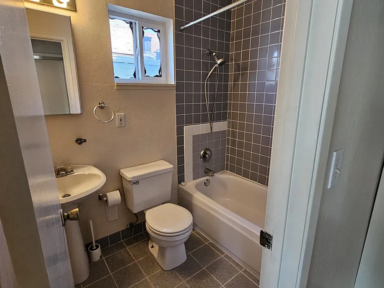 1114 E Cliff Dr #6 — Photo 13