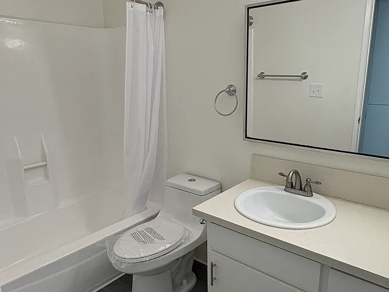4747 Kester Avenue — Photo 6