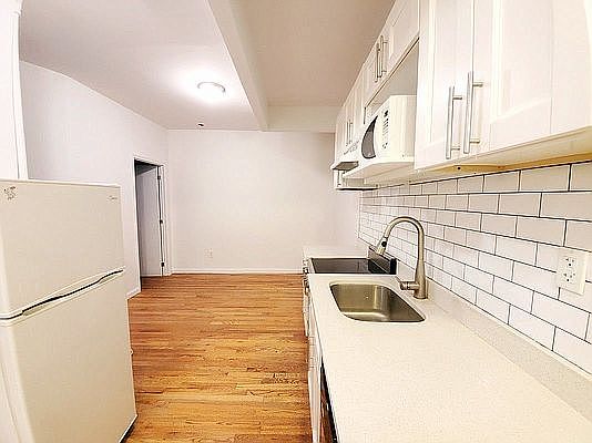 3rd image of 88 Elizabeth St #10