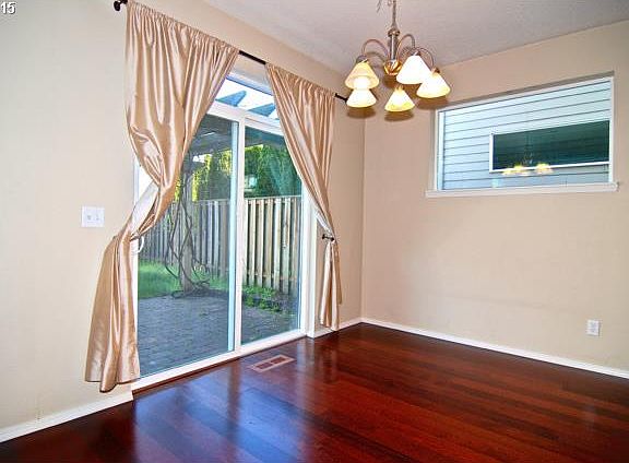 4th image of 1041 SE Roundelay St