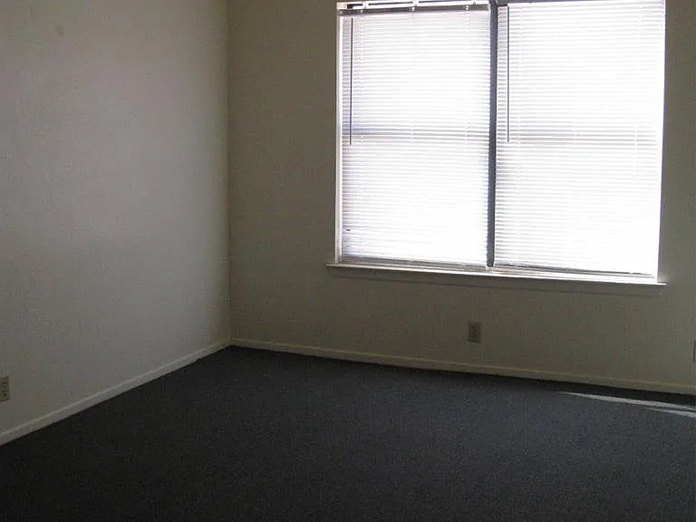 410 SE 6th St — Photo 5
