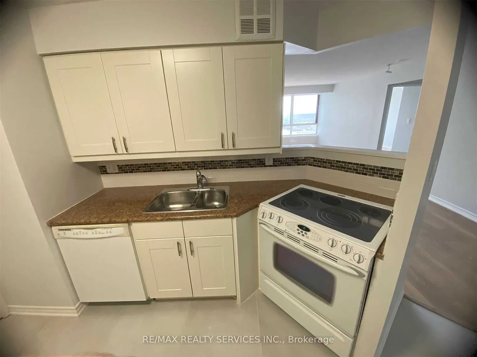 2 bed, $2,850 — Photo 3