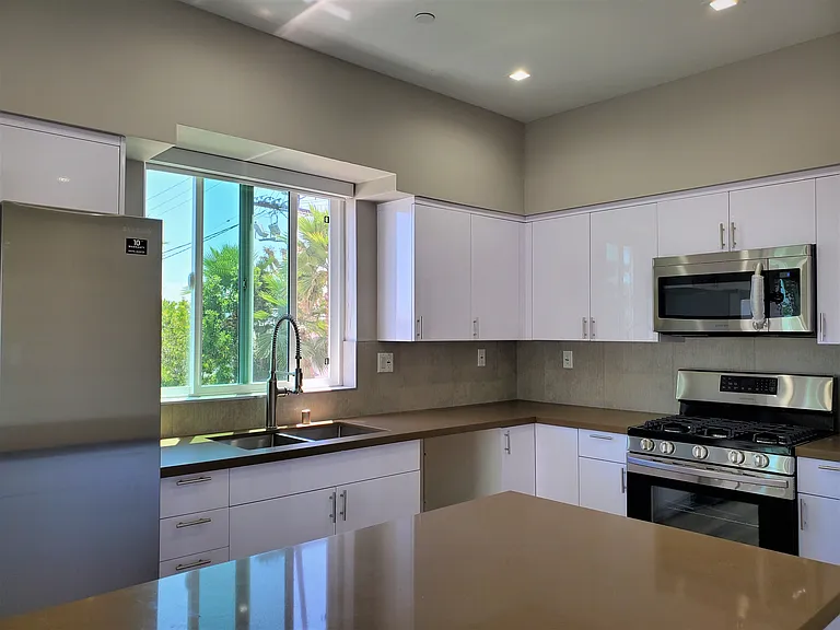2337 Crenshaw Blvd #1/2 — Photo 4