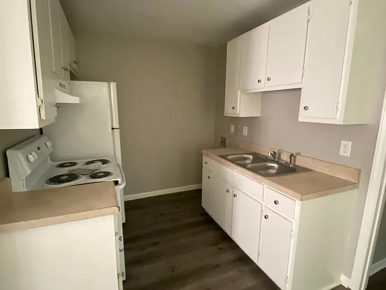 212 Macon St — Photo 3