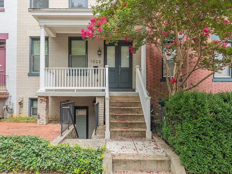 1022 Independence Ave SE — Photo 1