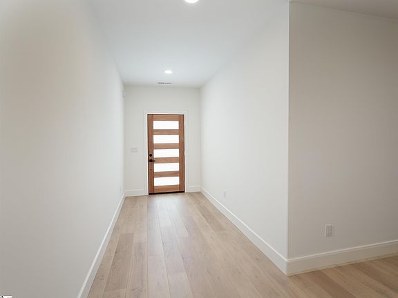 4th image of 248 Queensbury Way