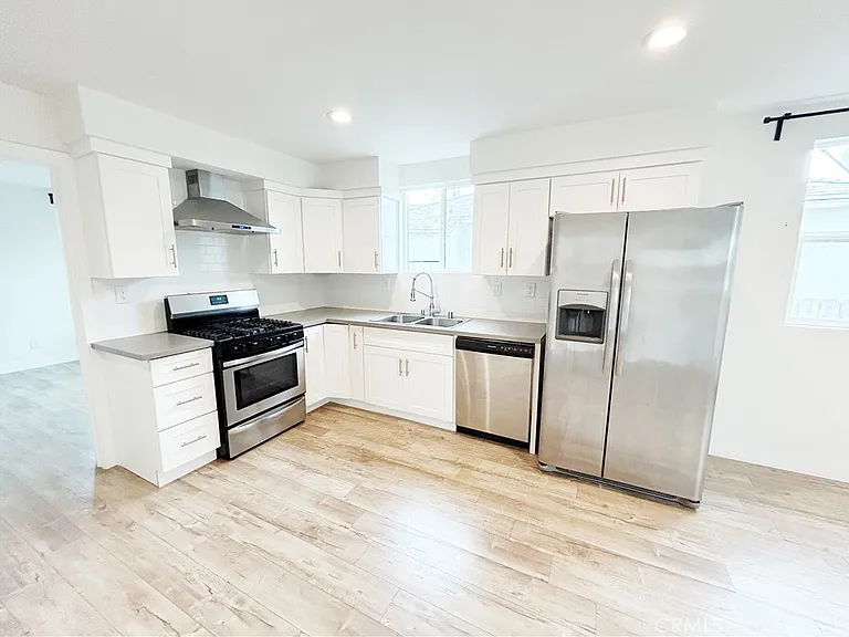 10826 Morrison St — Photo 19