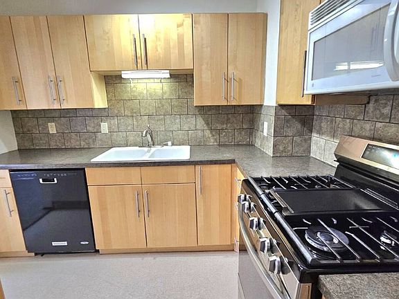3rd image of 218 W Eagle Lake Dr