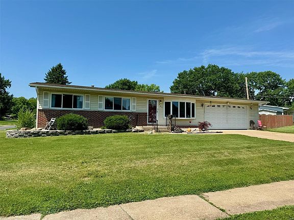 3rd image of 680 Bellarmine Ln