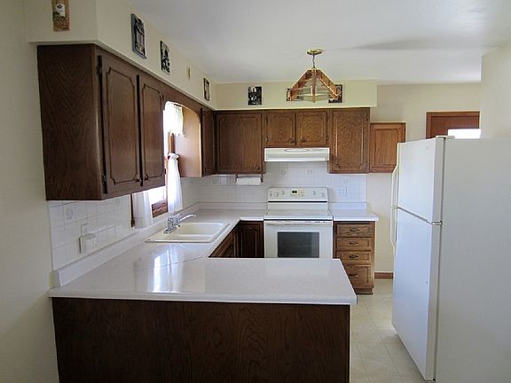 3rd image of 117 Woodward St