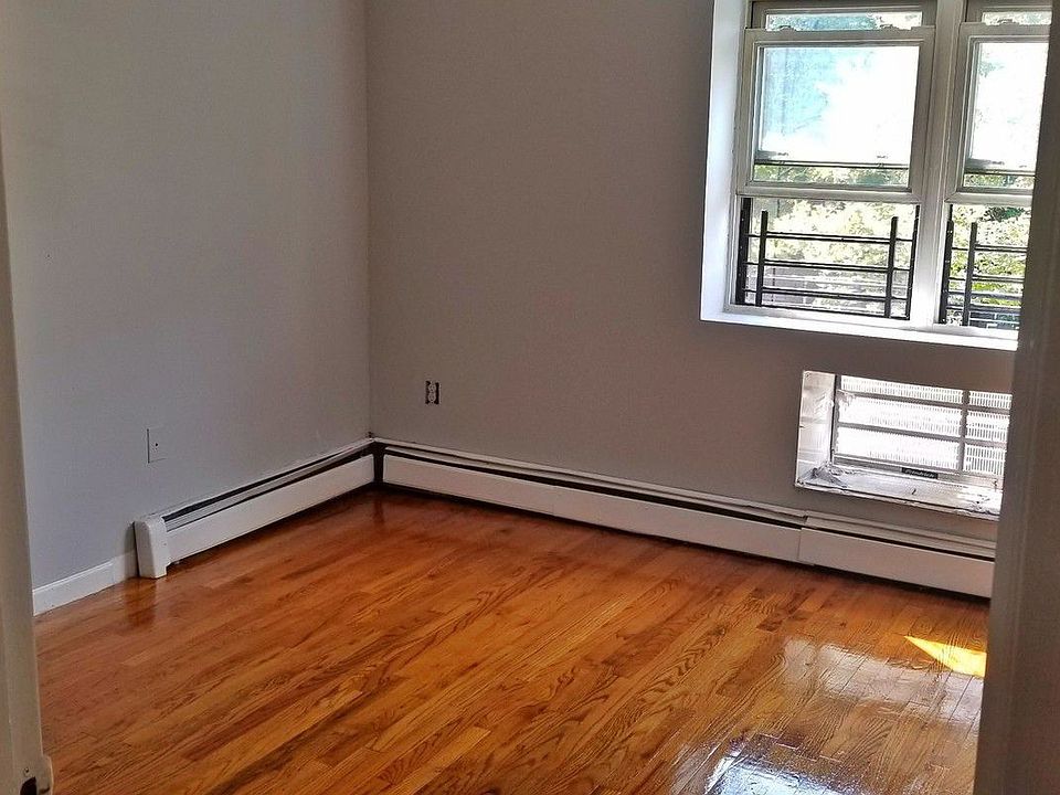 2nd image of 2542 White Plains Rd APT 4A