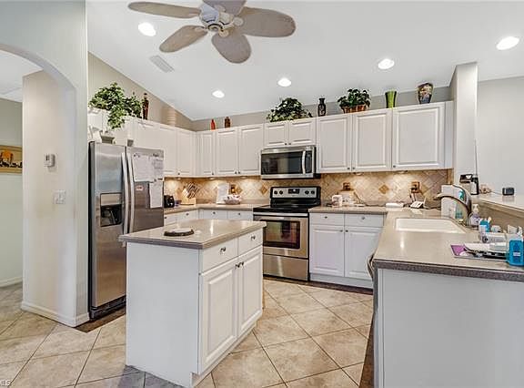 4th image of 1010 Jardin Dr