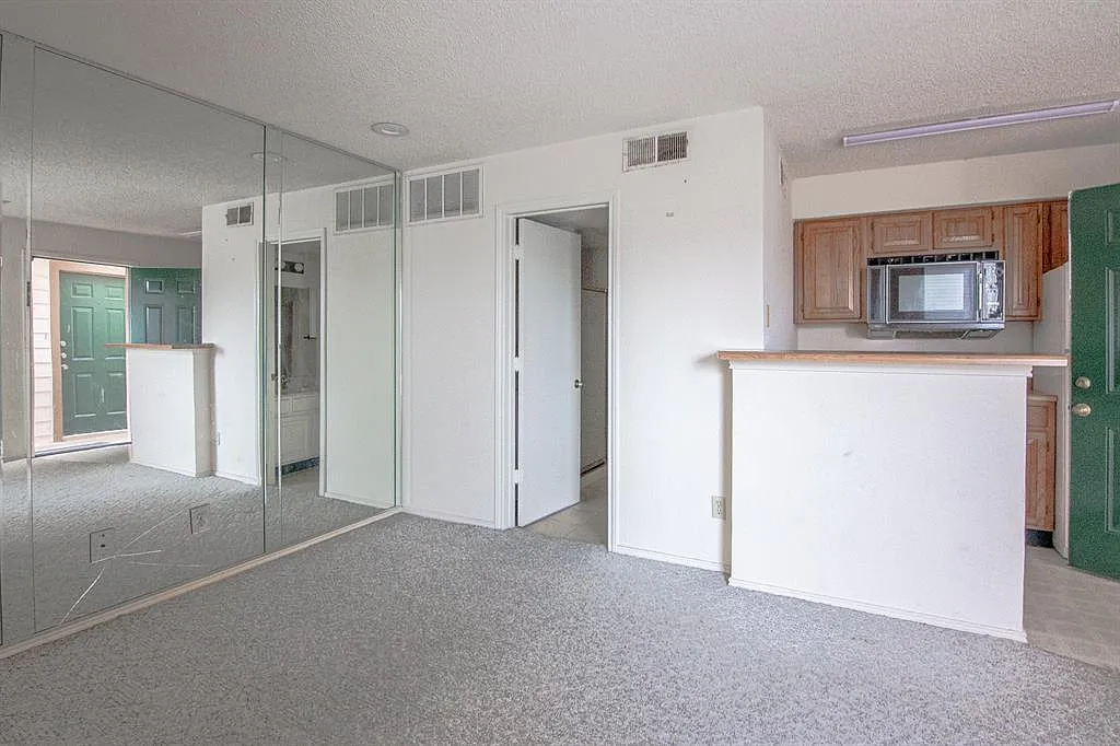 2307 Balsam Dr — Photo 4