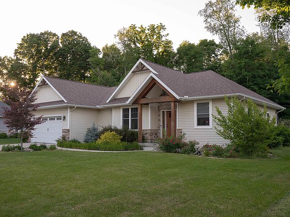 3rd image of 2611 Tulip Blvd