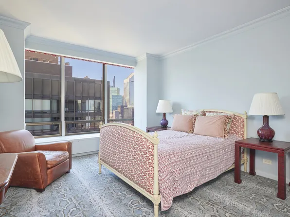 870 United Nations Plaza image 14 of 19