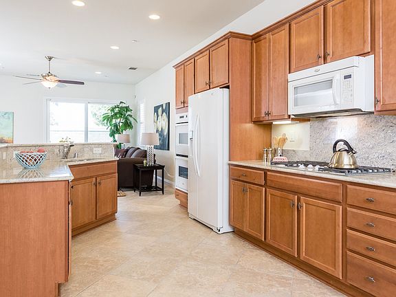 4th image of 2048 Arlington Dr