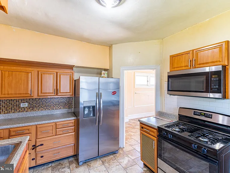 2216 Georges Ln — Photo 17