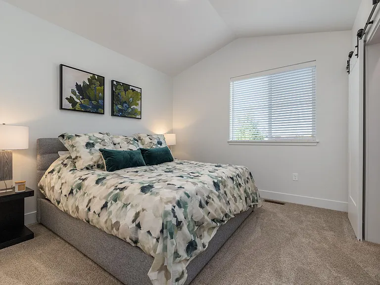 Olivia Apartments — Photo 37