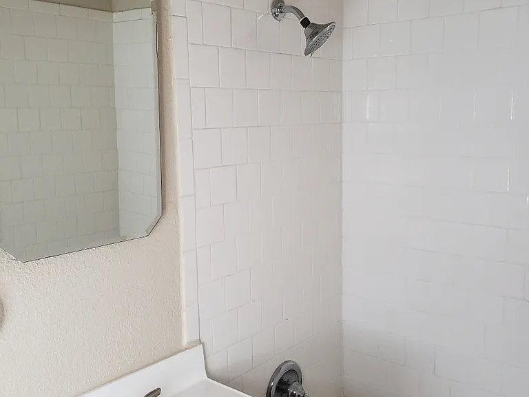 2519 N Robinson Ave #C — Photo 6