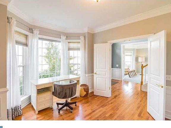 3rd image of 409 Nona Ln