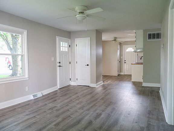 3rd image of 510 W Austin St