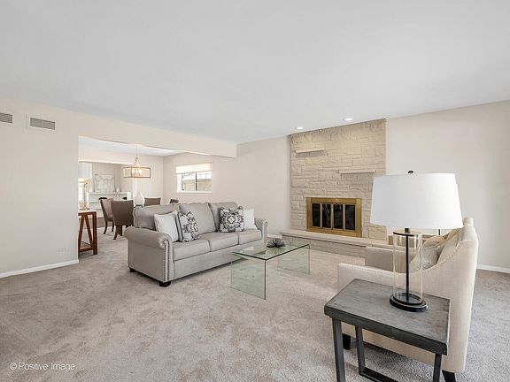 5th image of 417 Naperville Rd