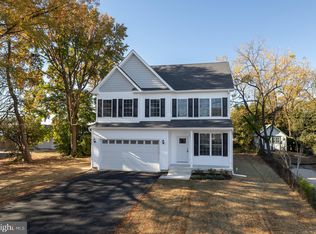 210 Riverside Dr, Essex, MD 21221