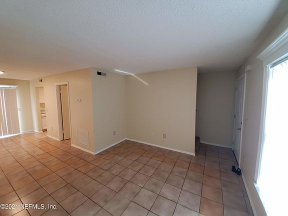 4th image of 52 Masters Dr APT D