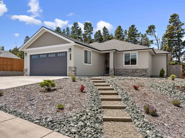 2130 Fir St, North Bend, OR 97459