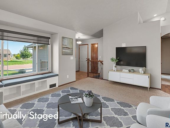 3rd image of 401 Adrianna Ave