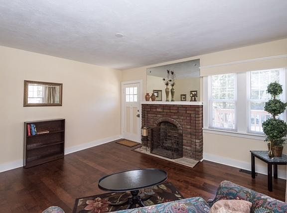 3rd image of 10 N Barat Ave