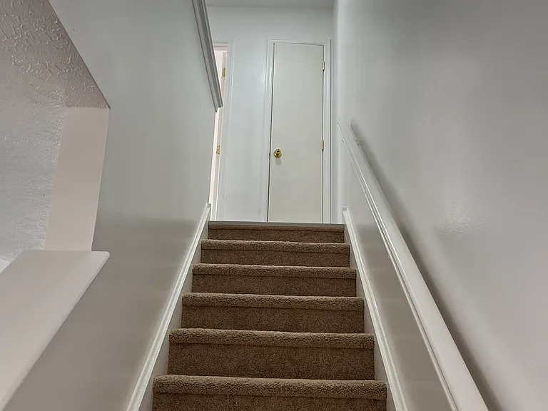 102 Gateway Dr — Photo 31