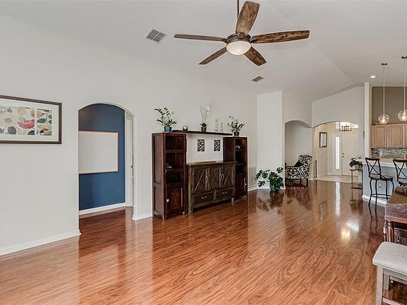 4th image of 3804 Covington Ln