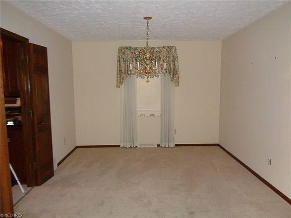4th image of 22263 Sunnyhill Dr