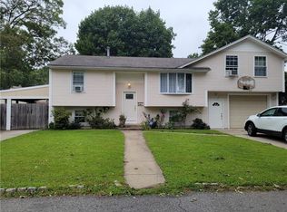 81 Allen Ave, Warwick, RI 02889