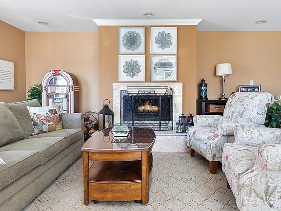 4th image of 28 Fane Ct #28