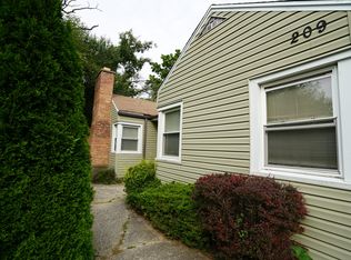 209 Oakwood Dr, Wood Dale, IL 60191
