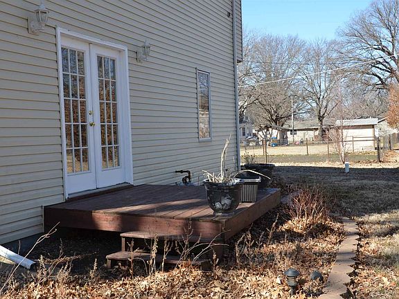 718 Lincoln St Osage City Ks 66523 Mls 217181 Zillow