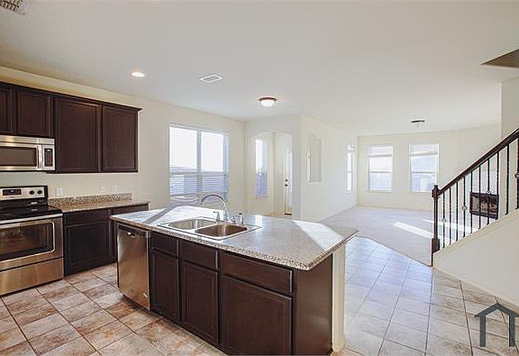 5th image of 3416 Wavecrest Ln