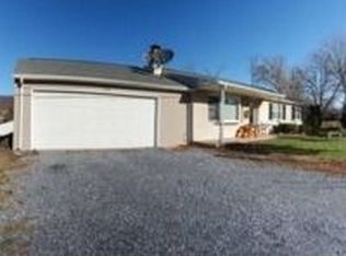 6010 Restview Dr, Harrisburg, PA 17112