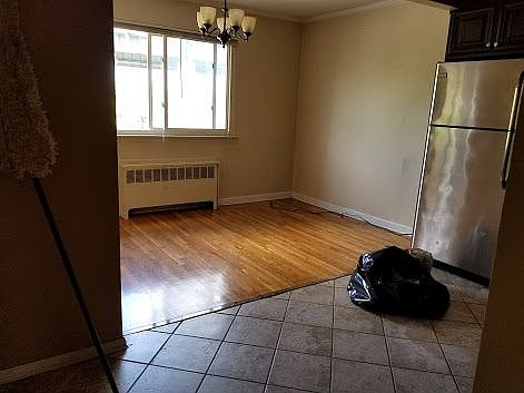 4th image of 21-24 Hoyt Ave S