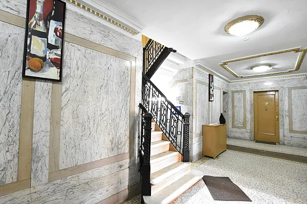 Rented by Clove Realty LLC | media 8