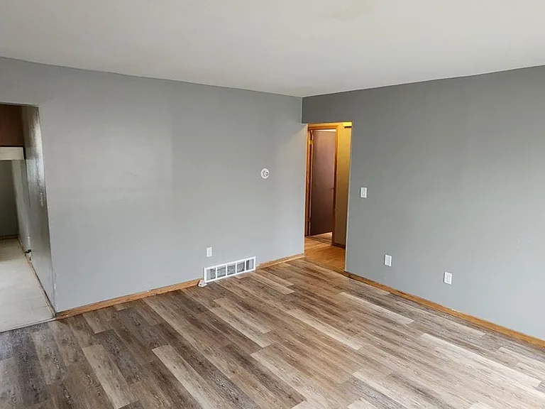 8109-8111 W Villard Ave. (Duplex) — Photo 5