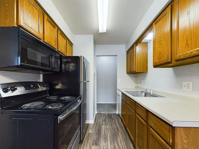 Williamsburg Apartments — Photo 25